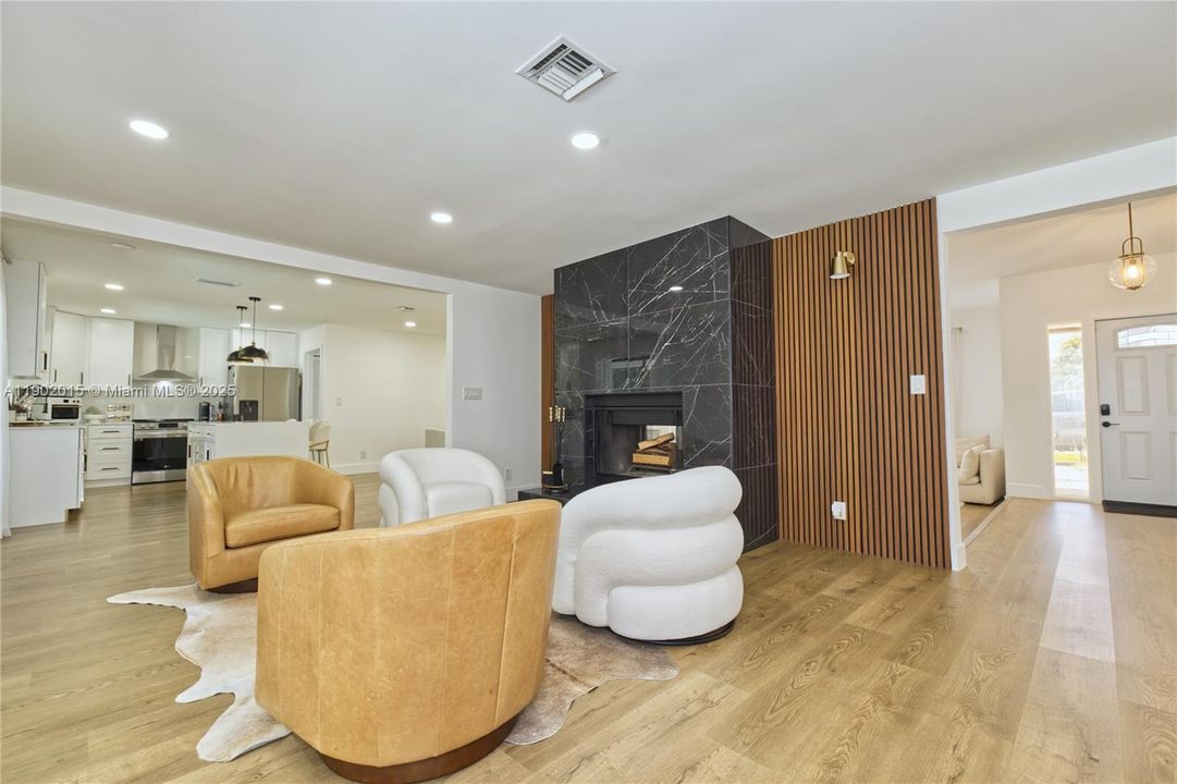 待售: $820,000 (4 贝兹, 2 浴室, 2292 平方英尺)