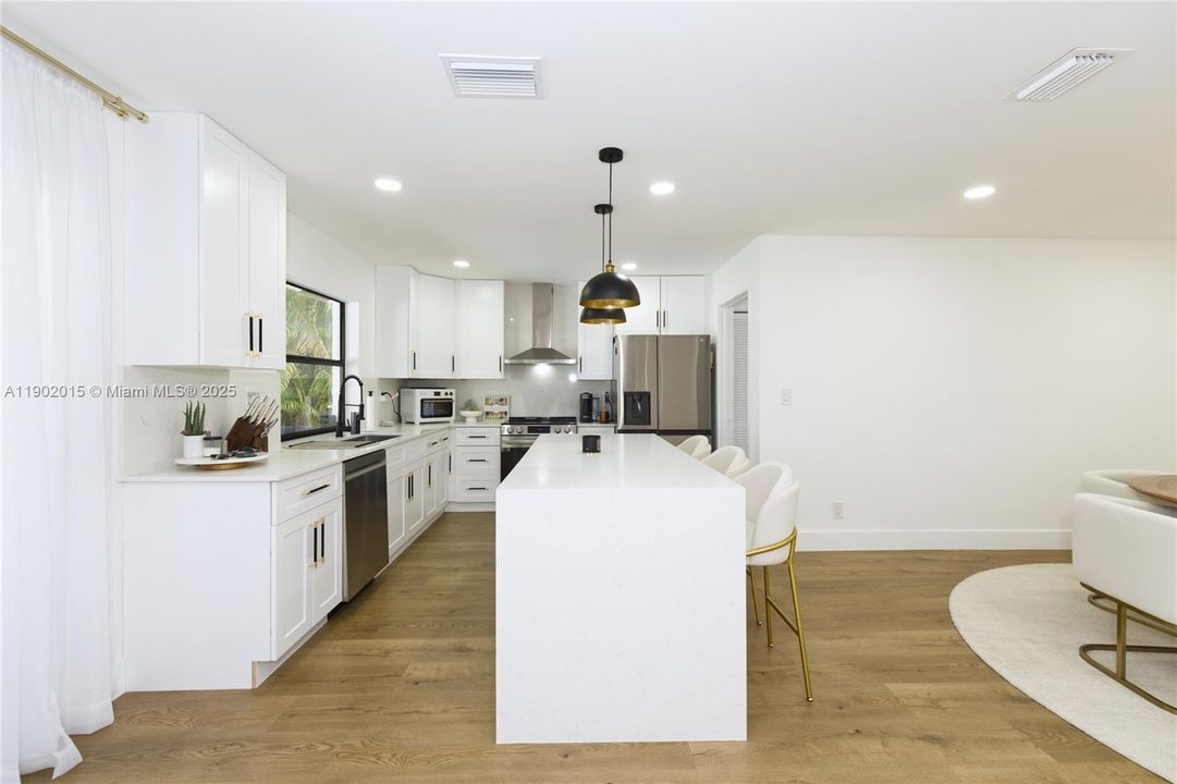 待售: $820,000 (4 贝兹, 2 浴室, 2292 平方英尺)