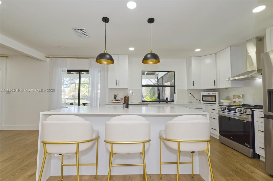 待售: $820,000 (4 贝兹, 2 浴室, 2292 平方英尺)