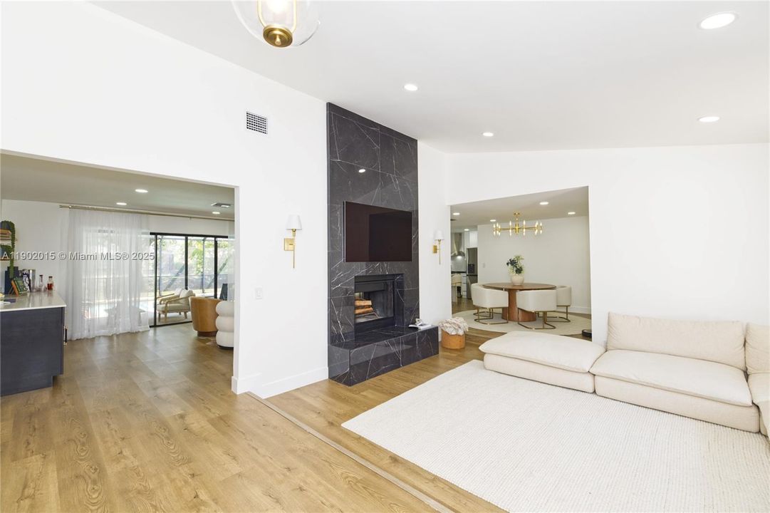 待售: $820,000 (4 贝兹, 2 浴室, 2292 平方英尺)