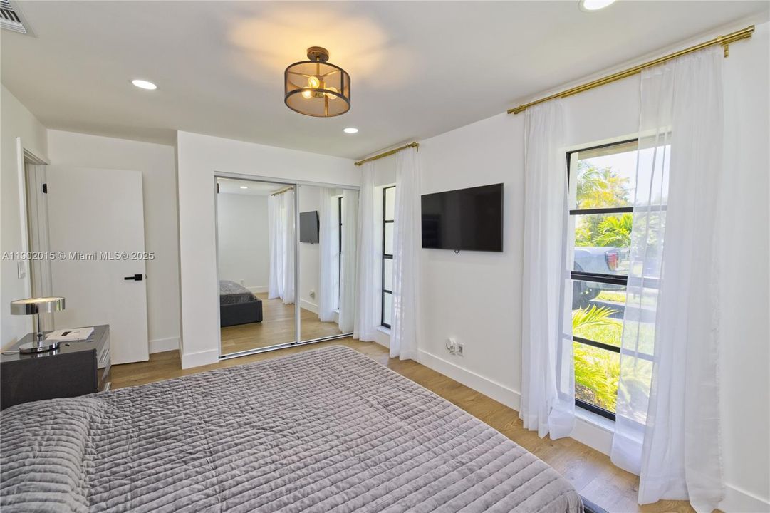 待售: $820,000 (4 贝兹, 2 浴室, 2292 平方英尺)