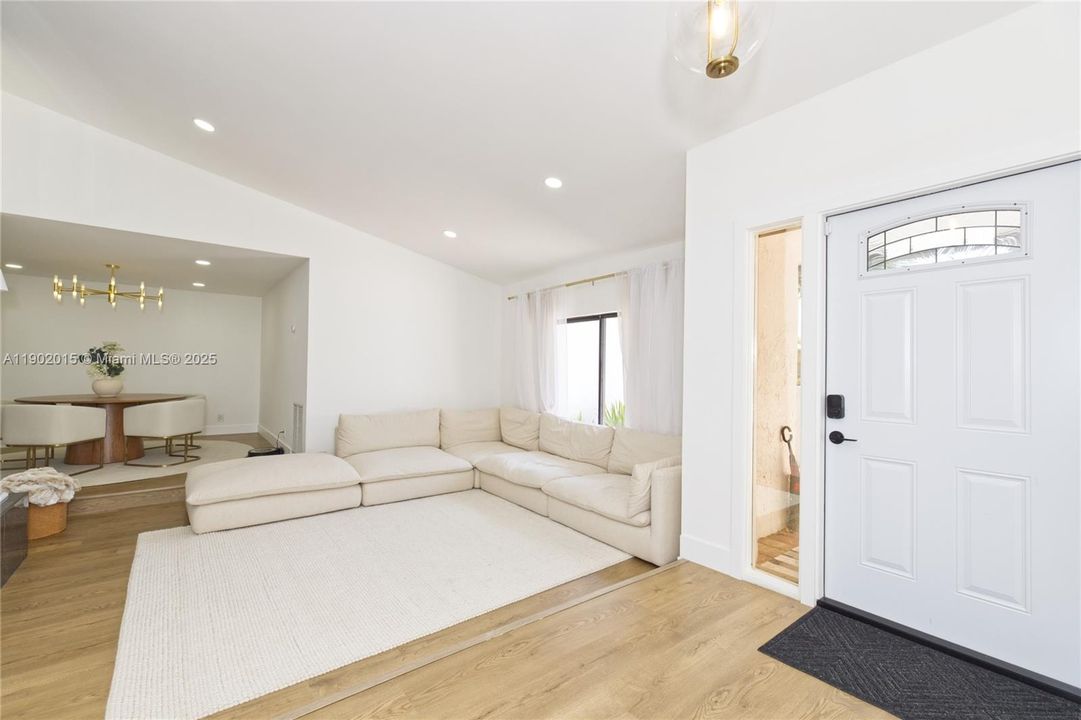 待售: $820,000 (4 贝兹, 2 浴室, 2292 平方英尺)