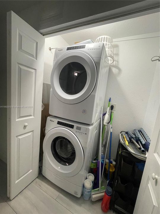 For Rent: $2,850 (3 beds, 2 baths, 1207 Square Feet)