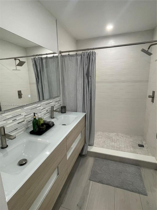 For Rent: $2,850 (3 beds, 2 baths, 1207 Square Feet)