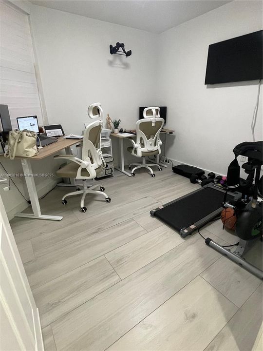 For Rent: $2,850 (3 beds, 2 baths, 1207 Square Feet)