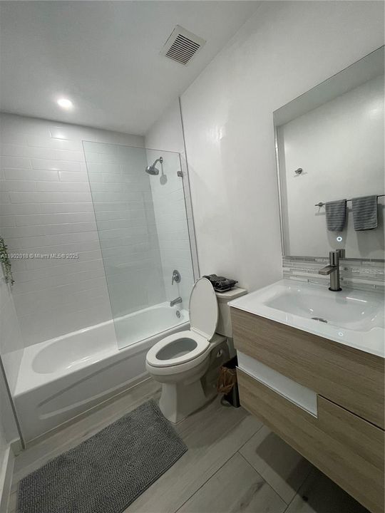 For Rent: $2,850 (3 beds, 2 baths, 1207 Square Feet)