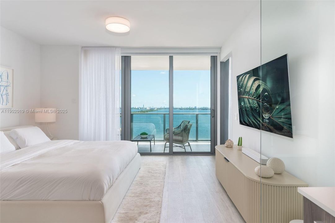 For Sale: $865,000 (1 beds, 1 baths, 959 Square Feet)