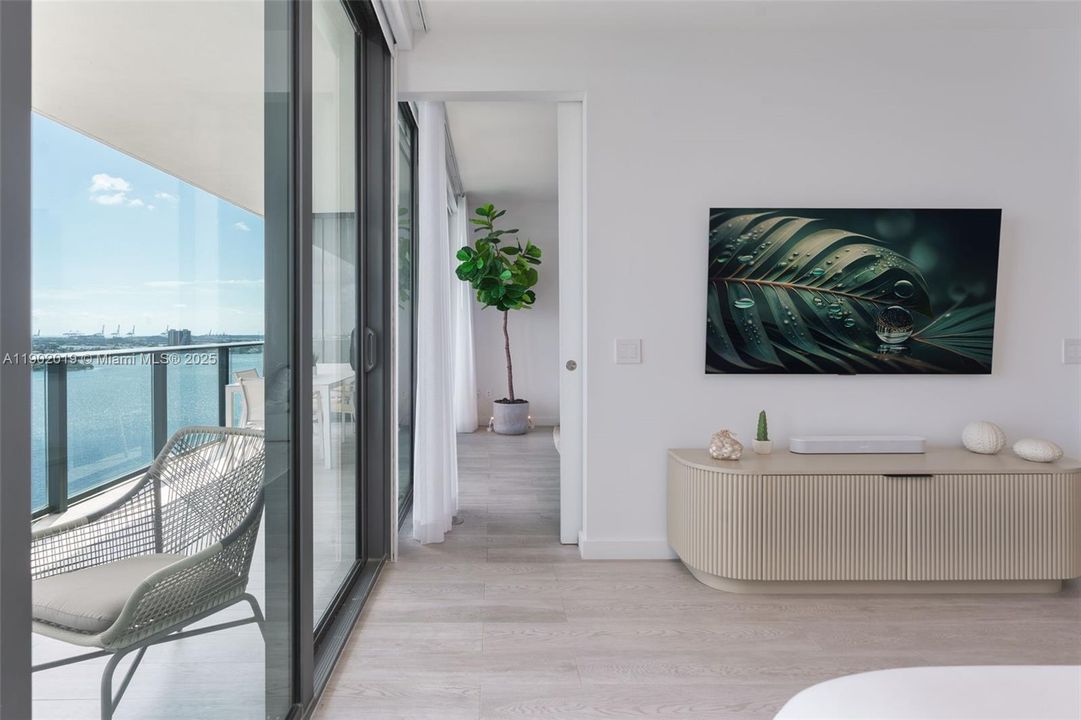 For Sale: $865,000 (1 beds, 1 baths, 959 Square Feet)