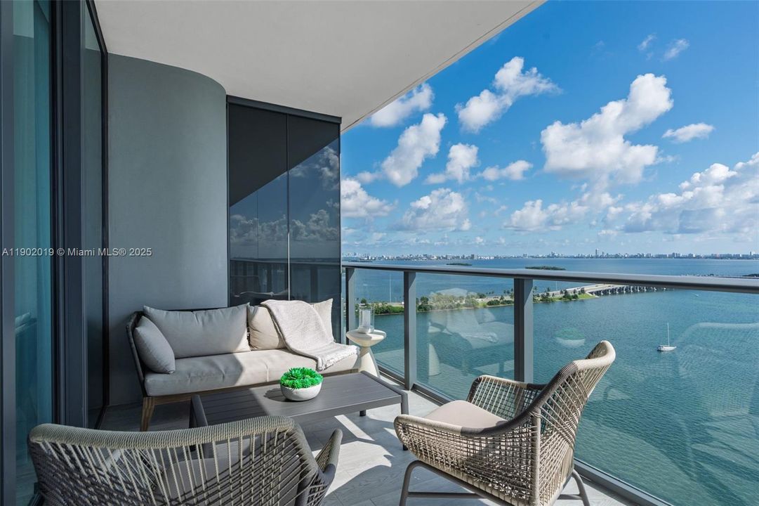 For Sale: $865,000 (1 beds, 1 baths, 959 Square Feet)