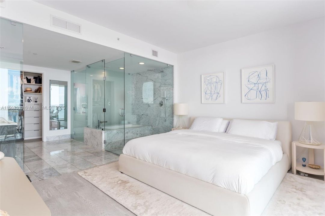 For Sale: $865,000 (1 beds, 1 baths, 959 Square Feet)