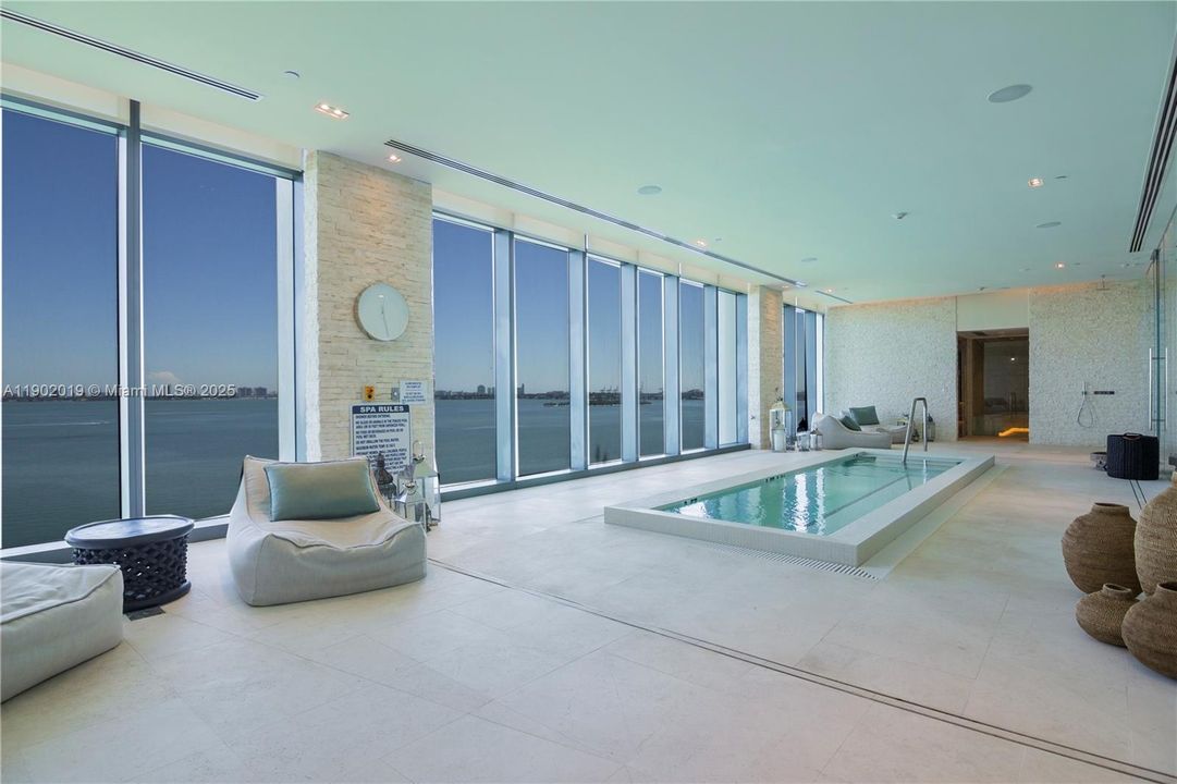 Spa pool with two saunas and two steam rooms on 9th floor