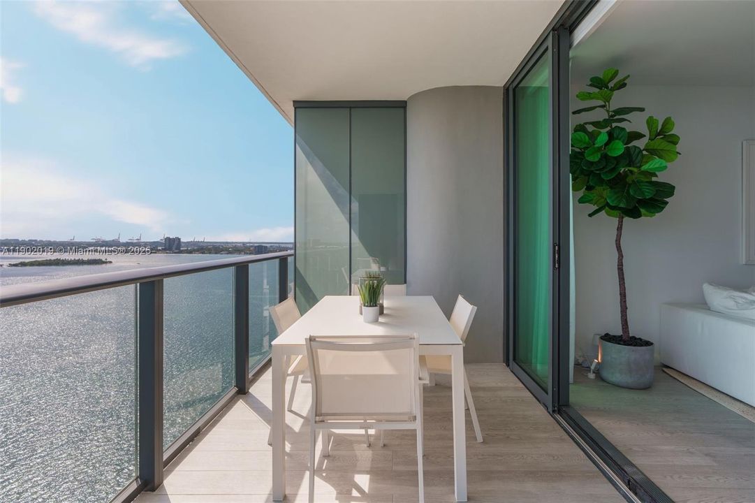 For Sale: $865,000 (1 beds, 1 baths, 959 Square Feet)