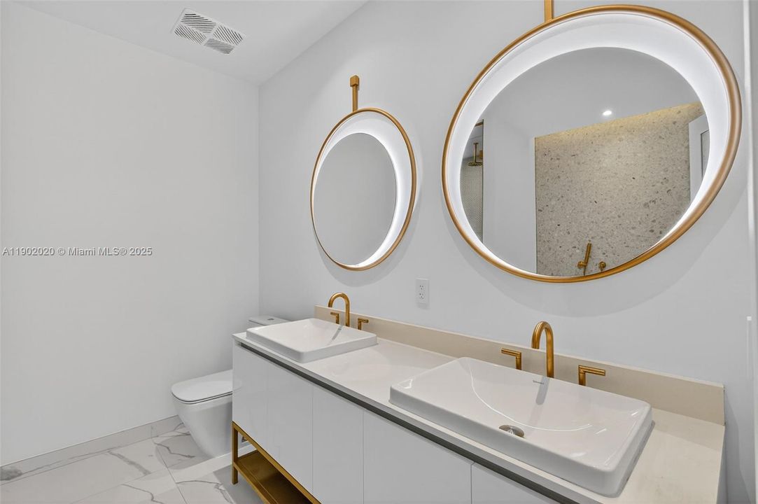 Recently Rented: $9,990 (2 beds, 2 baths, 1016 Square Feet)