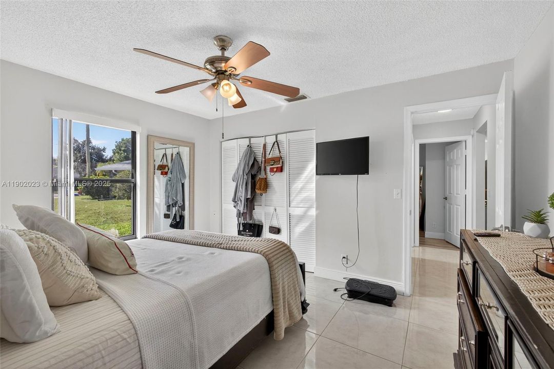 For Rent: $3,650 (3 beds, 2 baths, 1812 Square Feet)