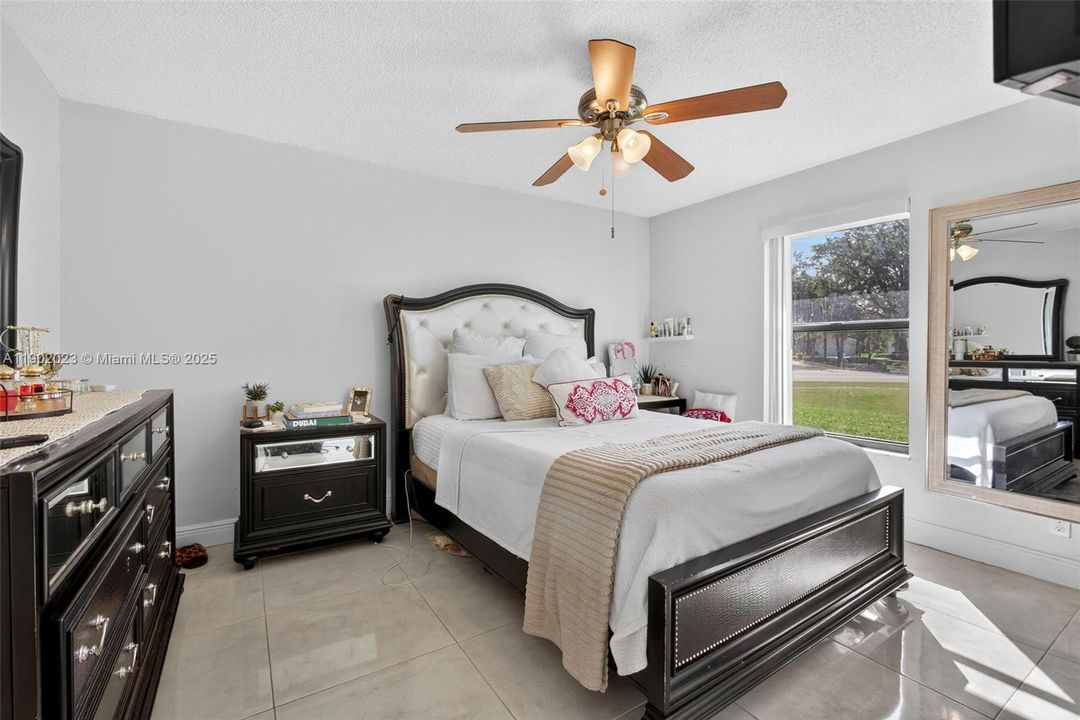 For Rent: $3,650 (3 beds, 2 baths, 1812 Square Feet)