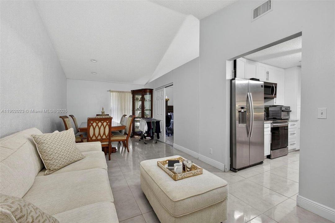 For Rent: $3,650 (3 beds, 2 baths, 1812 Square Feet)