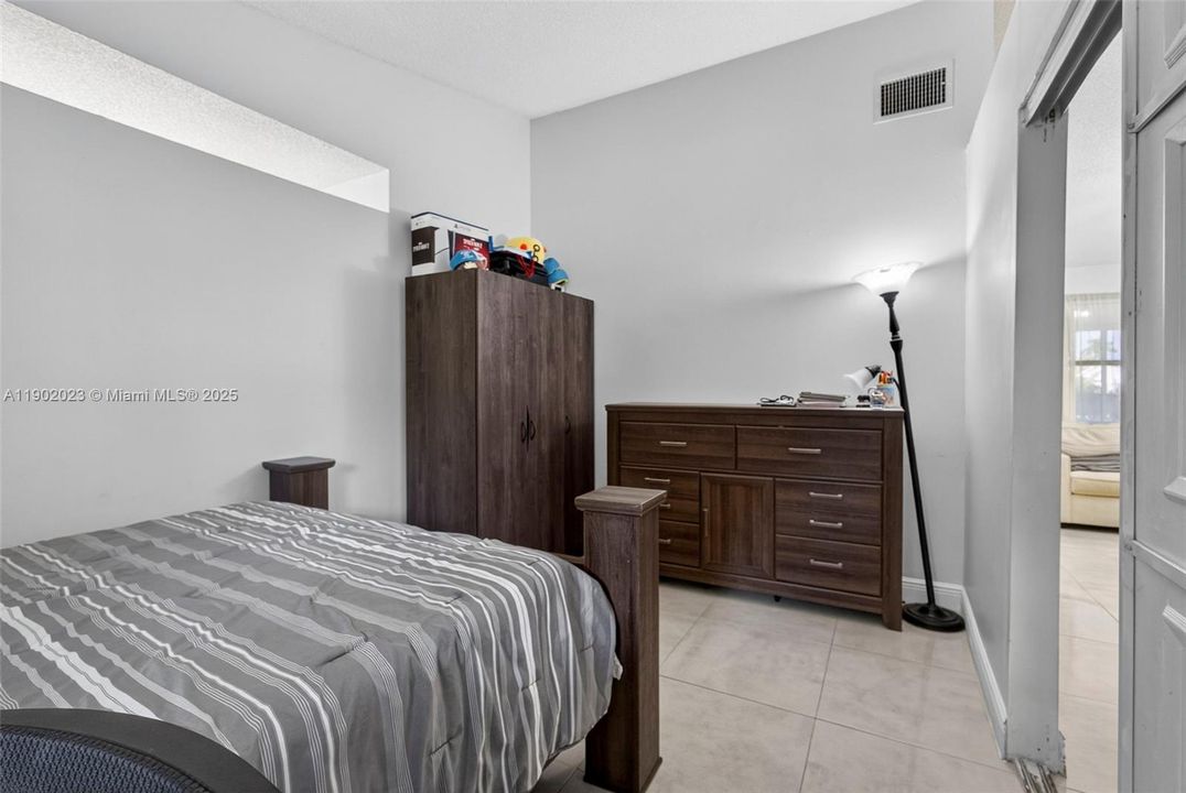 For Rent: $3,650 (3 beds, 2 baths, 1812 Square Feet)