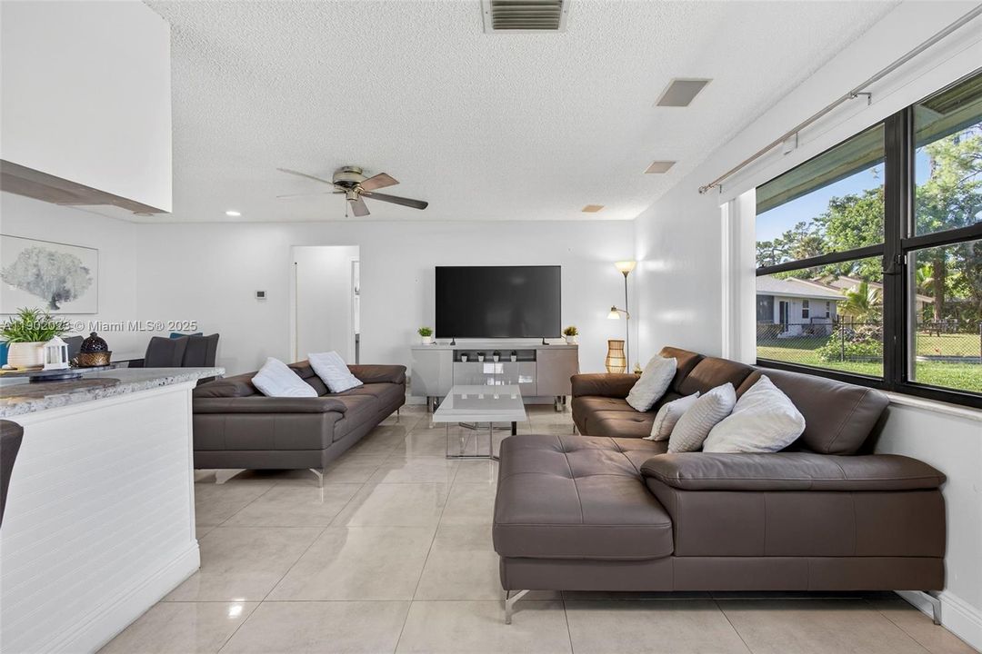 For Rent: $3,650 (3 beds, 2 baths, 1812 Square Feet)