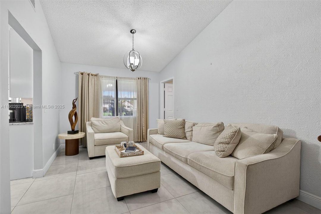 For Rent: $3,650 (3 beds, 2 baths, 1812 Square Feet)