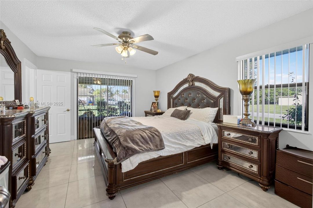 For Rent: $3,650 (3 beds, 2 baths, 1812 Square Feet)