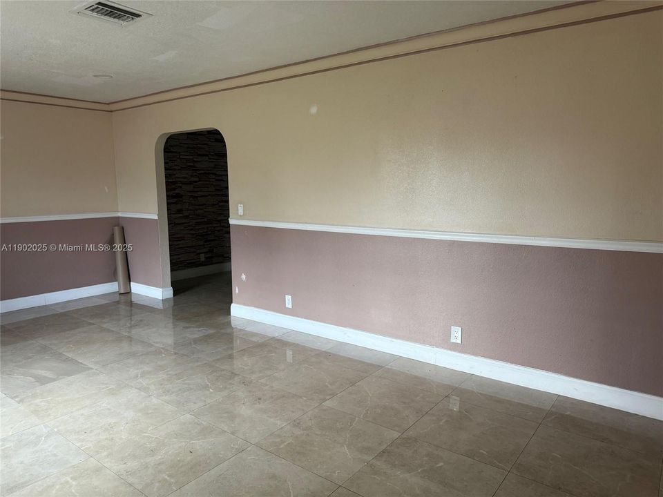 Active With Contract: $450,000 (3 beds, 3 baths, 1713 Square Feet)