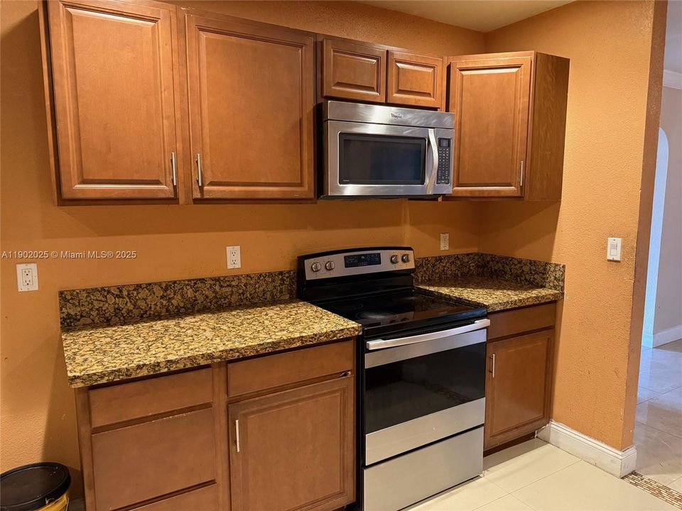 Active With Contract: $450,000 (3 beds, 3 baths, 1713 Square Feet)