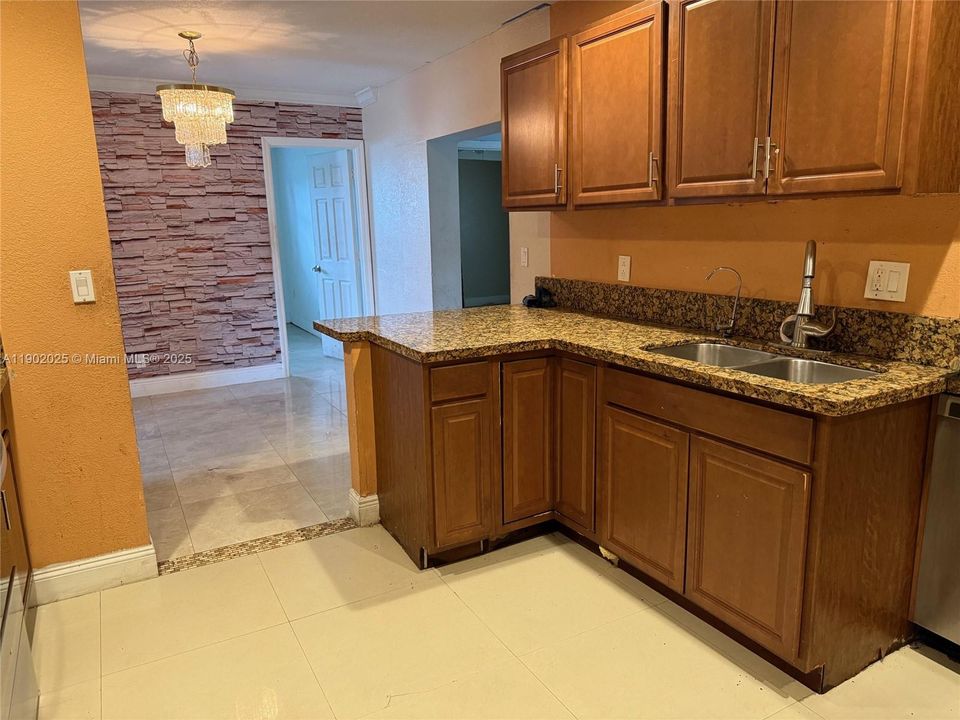 Active With Contract: $450,000 (3 beds, 3 baths, 1713 Square Feet)