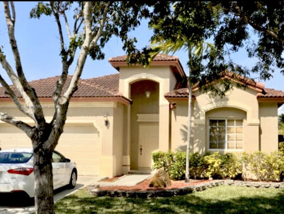 For Rent: $3,250 (3 beds, 2 baths, 1627 Square Feet)