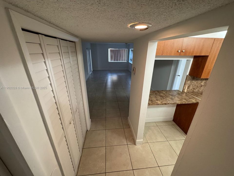 Active With Contract: $2,199 (2 beds, 2 baths, 946 Square Feet)