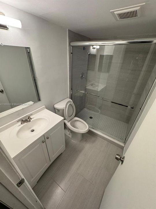 Active With Contract: $2,199 (2 beds, 2 baths, 946 Square Feet)