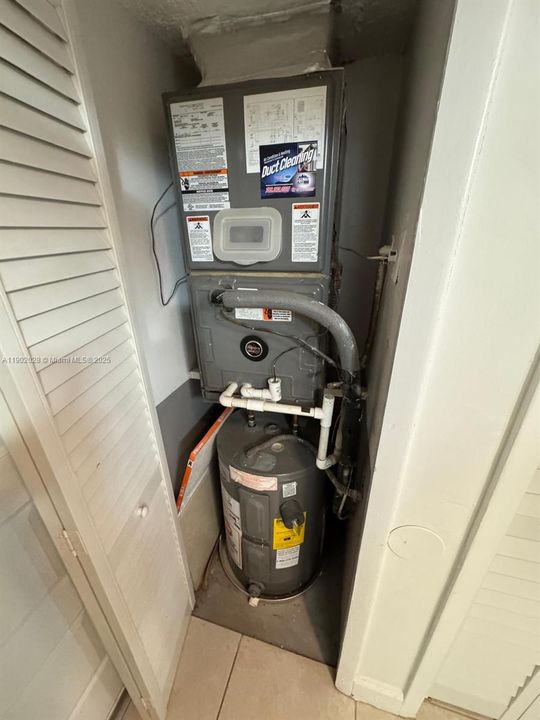 Active With Contract: $2,199 (2 beds, 2 baths, 946 Square Feet)