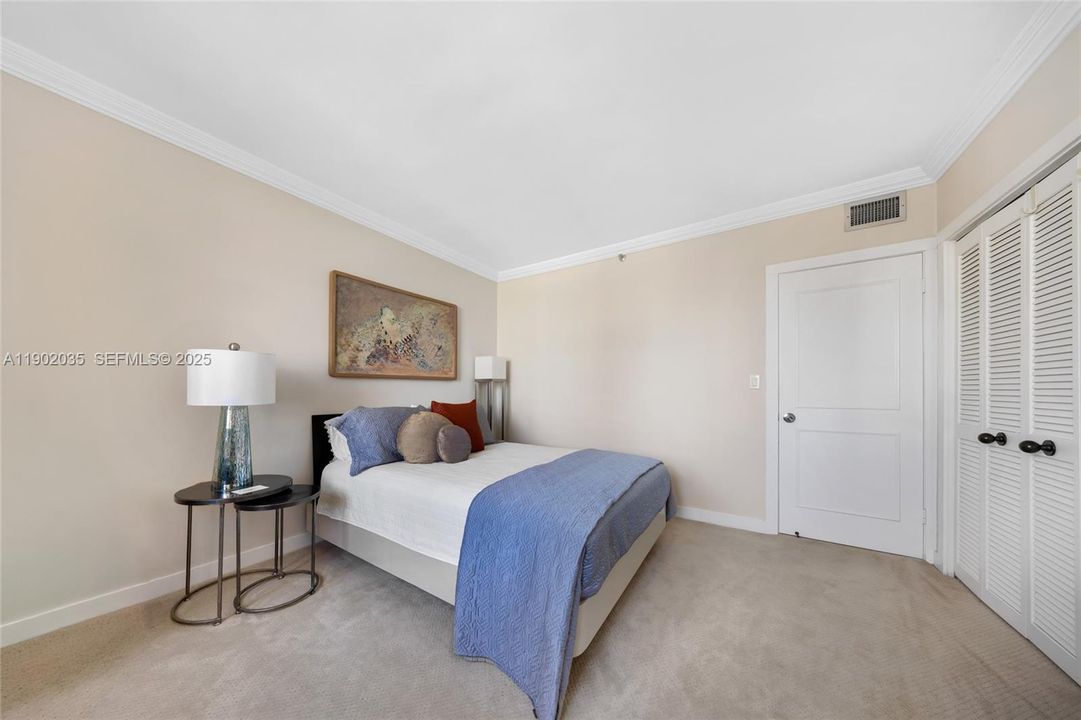 待售: $1,350,000 (2 贝兹, 3 浴室, 2121 平方英尺)