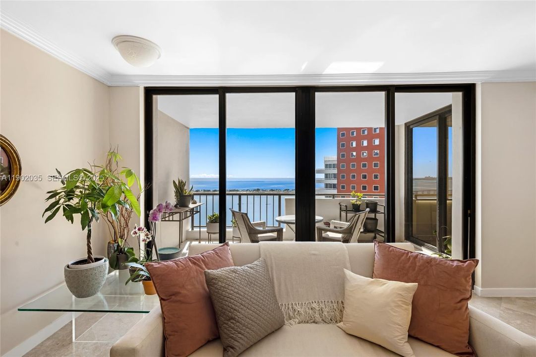 待售: $1,350,000 (2 贝兹, 3 浴室, 2121 平方英尺)