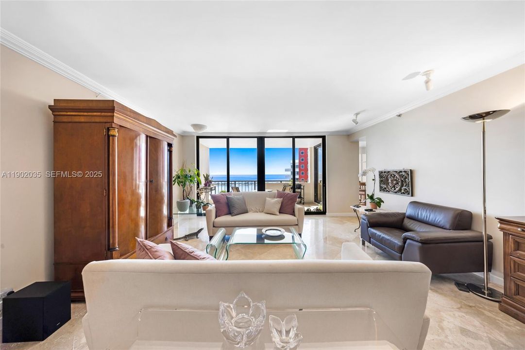 待售: $1,350,000 (2 贝兹, 3 浴室, 2121 平方英尺)