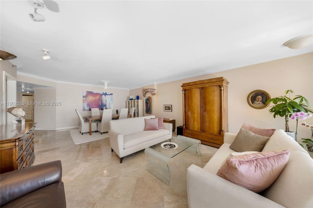 待售: $1,350,000 (2 贝兹, 3 浴室, 2121 平方英尺)