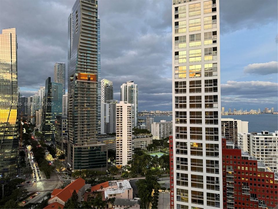 待售: $1,350,000 (2 贝兹, 3 浴室, 2121 平方英尺)