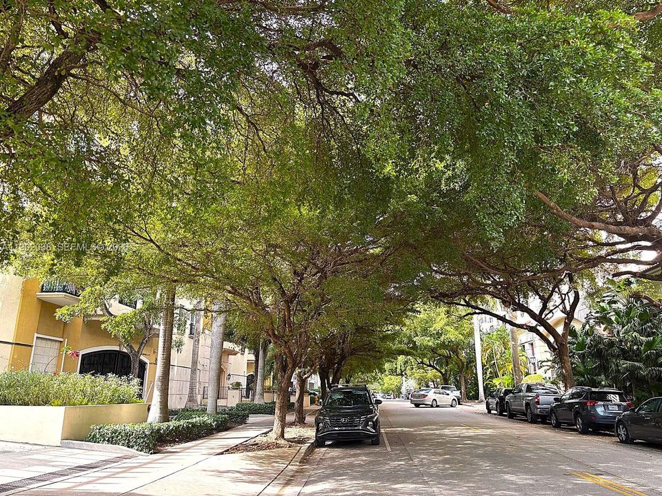 For Sale: $680,000 (2 beds, 2 baths, 1370 Square Feet)