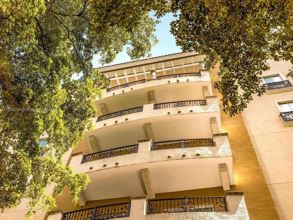 For Sale: $715,000 (2 beds, 2 baths, 1370 Square Feet)