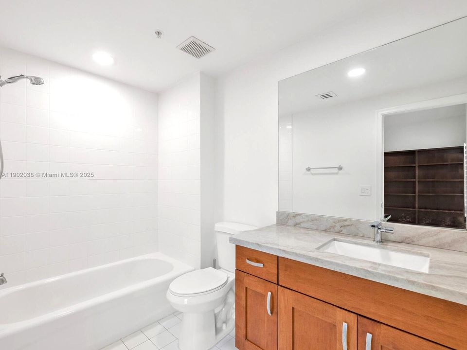 For Sale: $715,000 (2 beds, 2 baths, 1370 Square Feet)