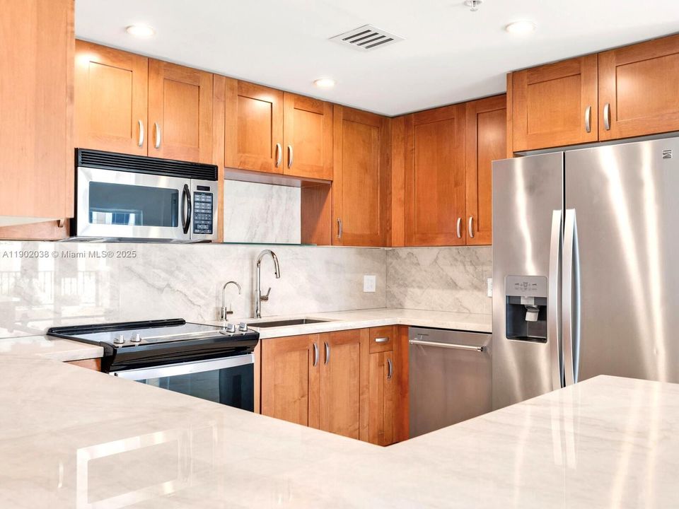 For Sale: $715,000 (2 beds, 2 baths, 1370 Square Feet)