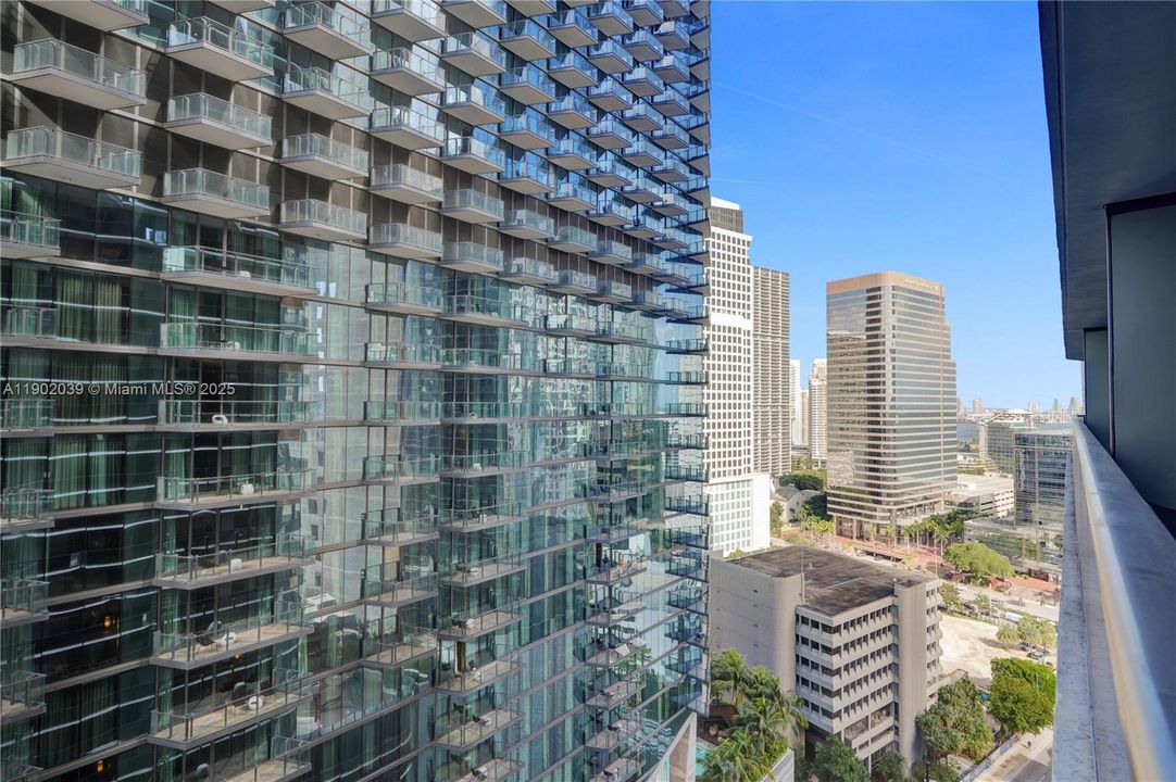 Active With Contract: $4,900 (1 beds, 2 baths, 866 Square Feet)