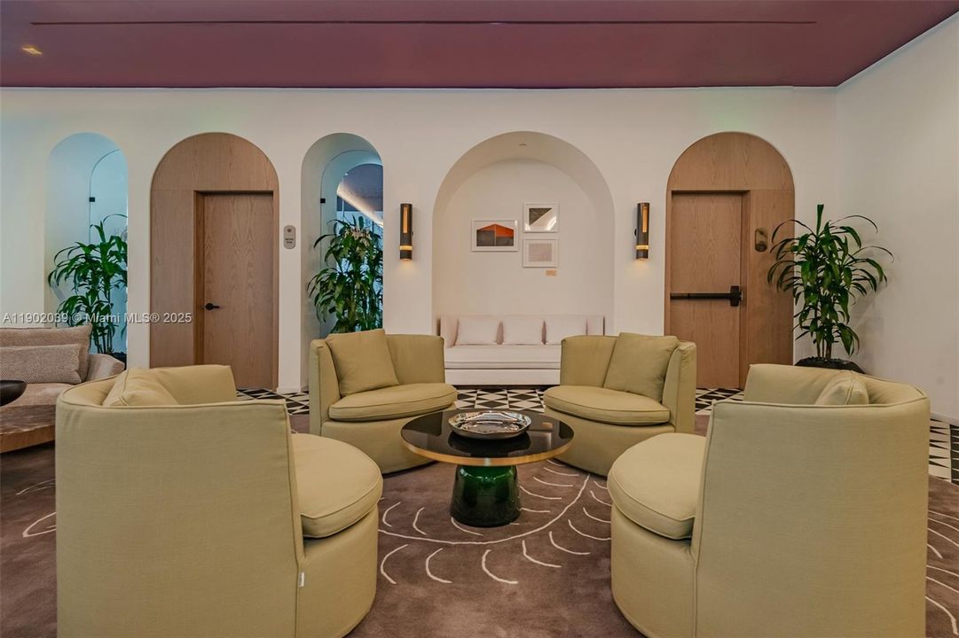 Active With Contract: $4,900 (1 beds, 2 baths, 866 Square Feet)