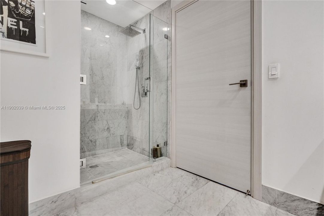 Active With Contract: $4,900 (1 beds, 2 baths, 866 Square Feet)