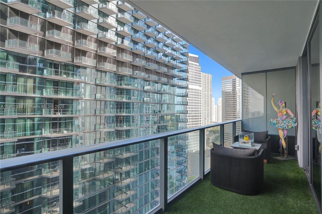 Active With Contract: $4,900 (1 beds, 2 baths, 866 Square Feet)
