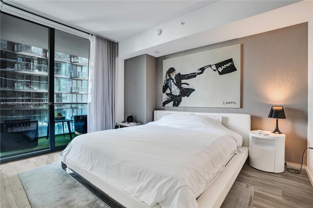 Active With Contract: $4,900 (1 beds, 2 baths, 866 Square Feet)