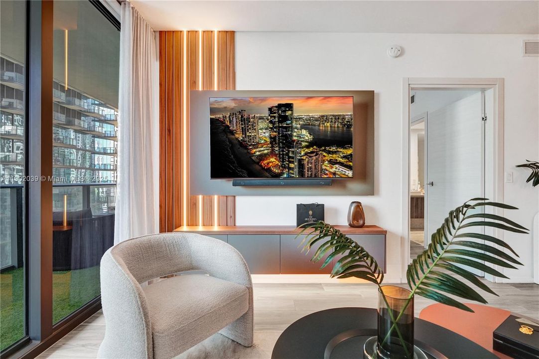 Active With Contract: $4,900 (1 beds, 2 baths, 866 Square Feet)