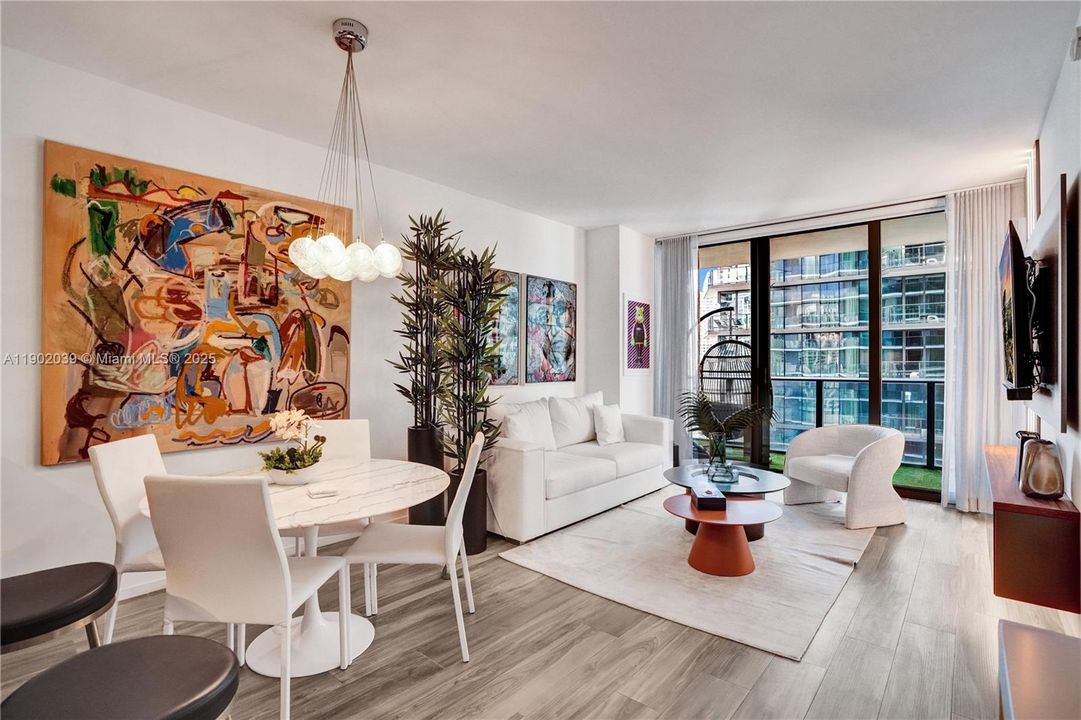 Active With Contract: $4,900 (1 beds, 2 baths, 866 Square Feet)