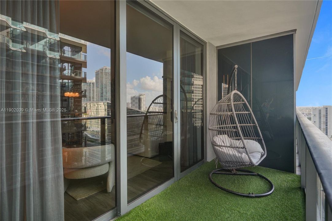 Active With Contract: $4,900 (1 beds, 2 baths, 866 Square Feet)