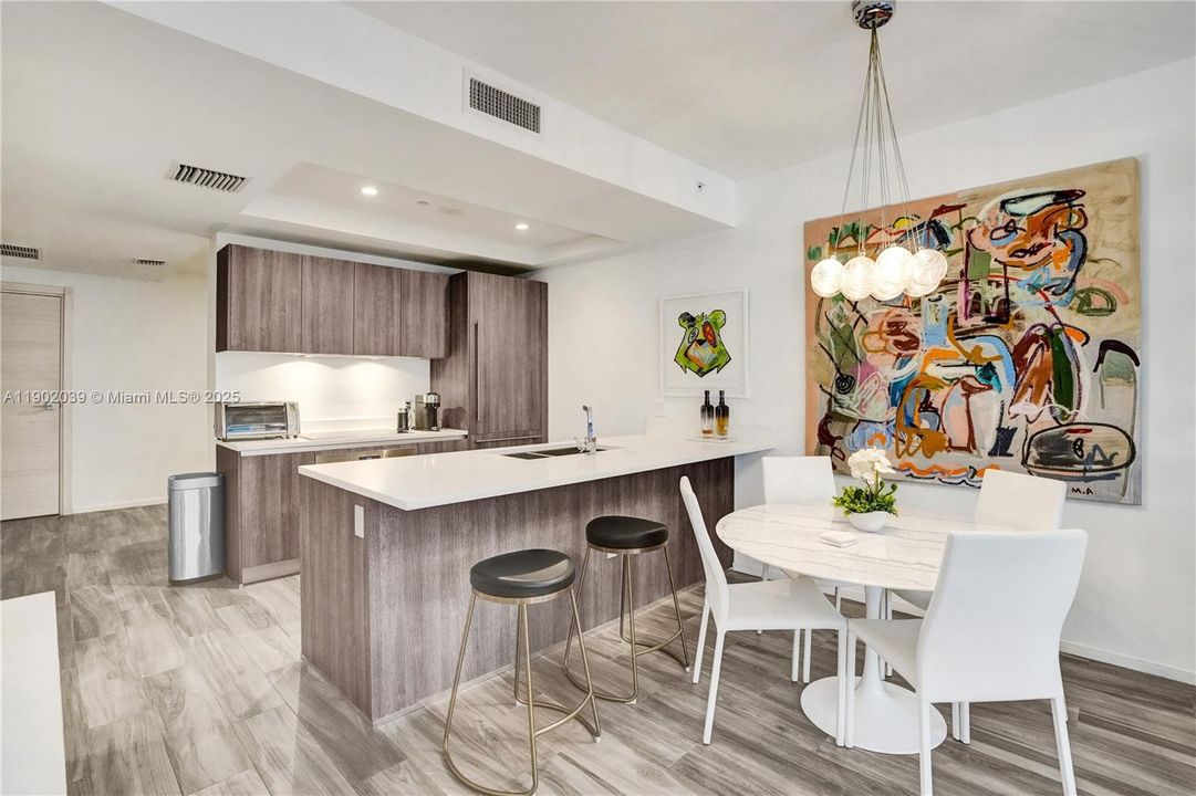 Active With Contract: $4,900 (1 beds, 2 baths, 866 Square Feet)