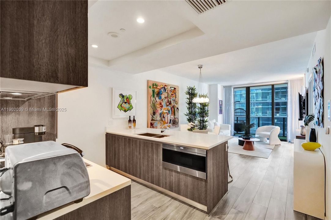 Active With Contract: $4,900 (1 beds, 2 baths, 866 Square Feet)